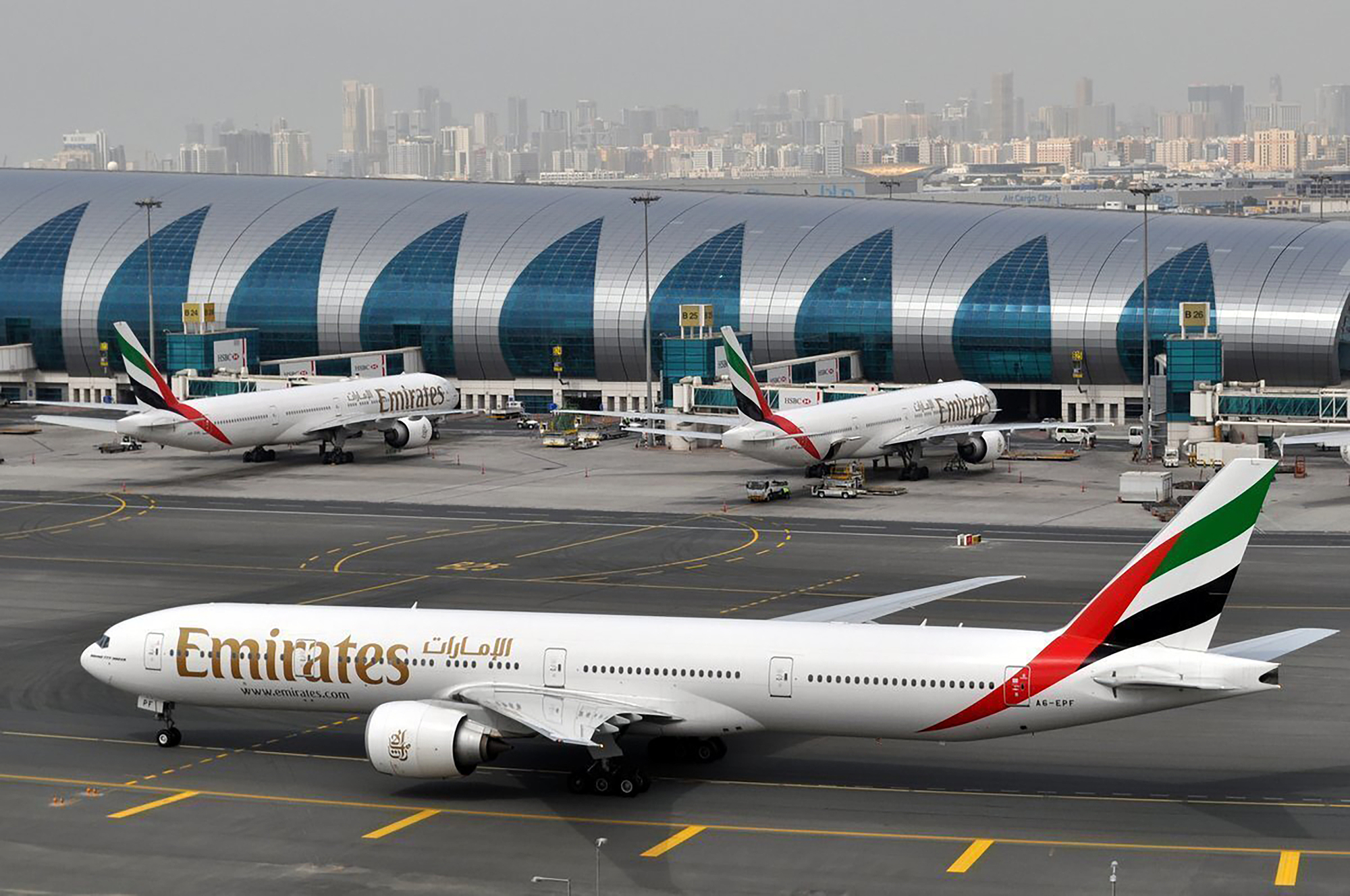 Emirates Air expects return to profit this year after announcing £900m loss