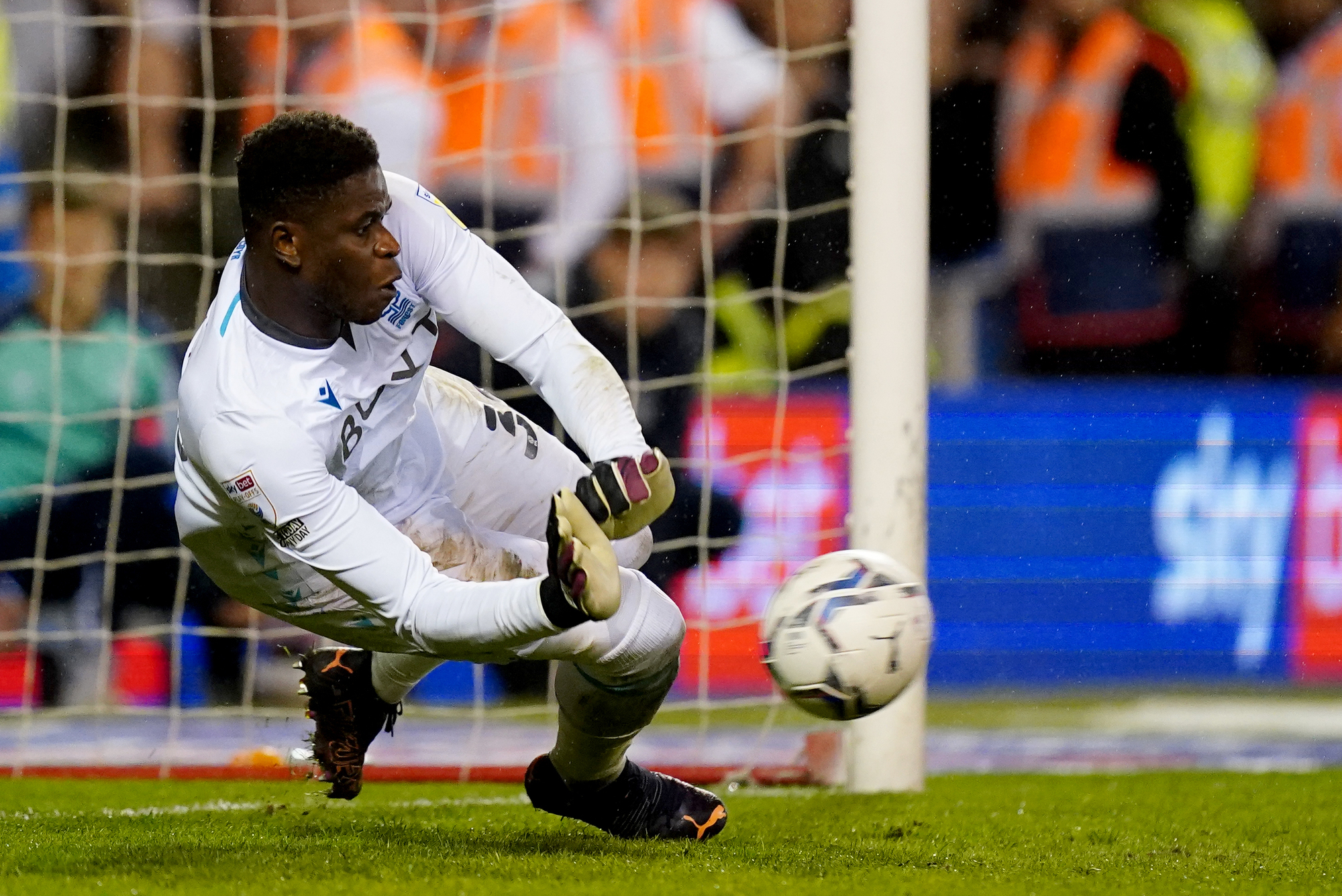 Brice Samba the hero as Nottingham Forest reach play-off final