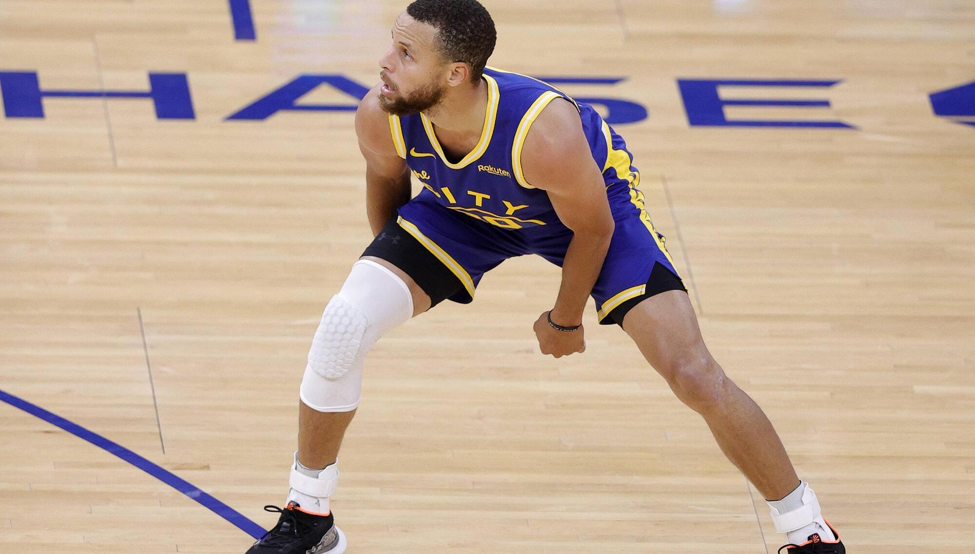 Splash Brothers find flow as Warriors down Dallas in NBA West finals opener