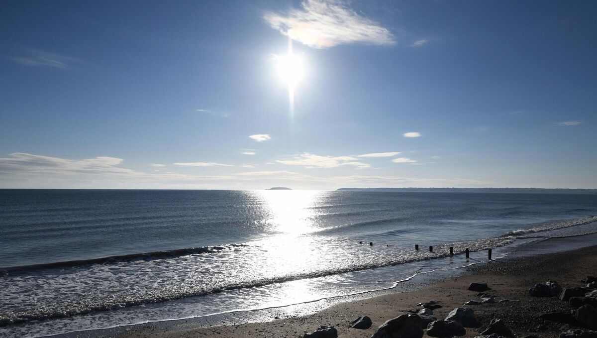 Beautiful sunshine at the Front Strand, Youghal, Co. Cork. Picture: Denis Minihane.