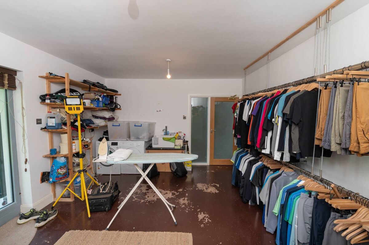 King size laundry room