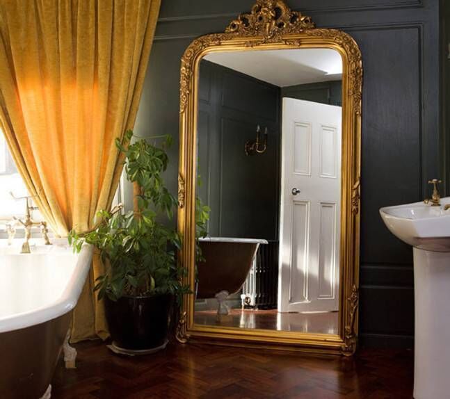 The bathroom pre-conversion to home office. Picture: Janice O'Connell, f22