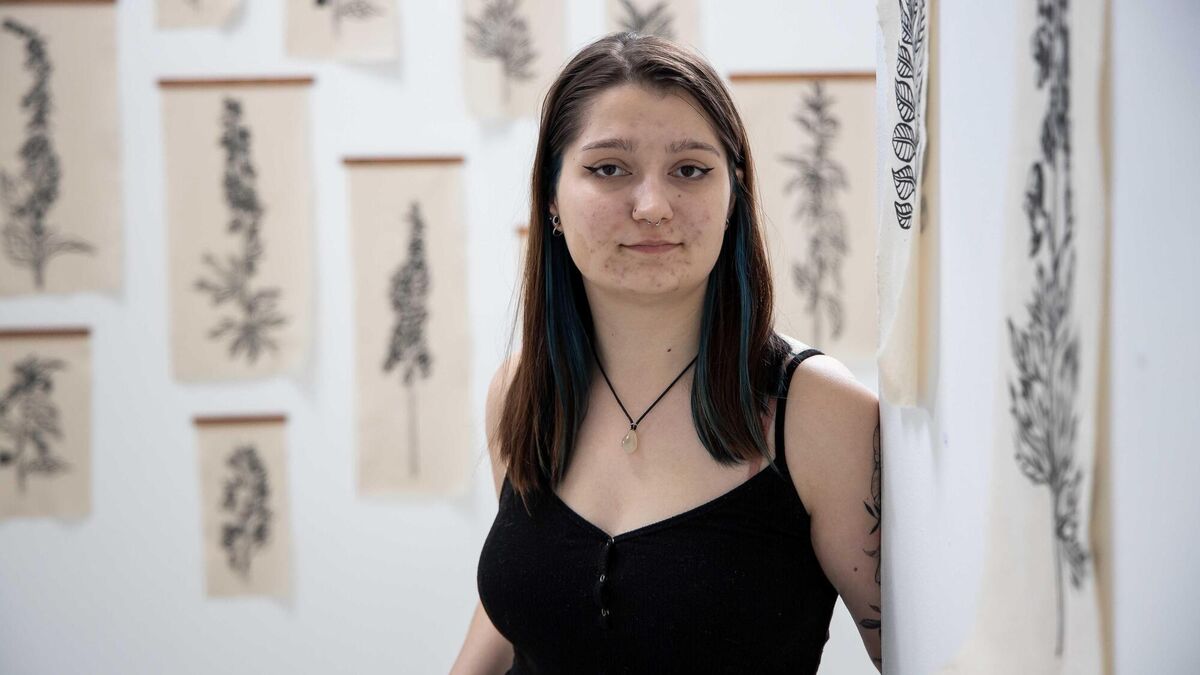 Klaudia Lasota (Fine Art) with her work about poisonous flora. Klaudia Lasota (Fine Art) with her work about poisonous flora.