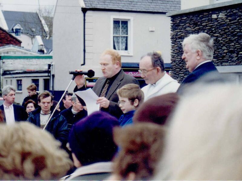 The speeches in Dingle at the unveiling of the Fungie statue. Picture courtesy of Carole Ann Bottoms