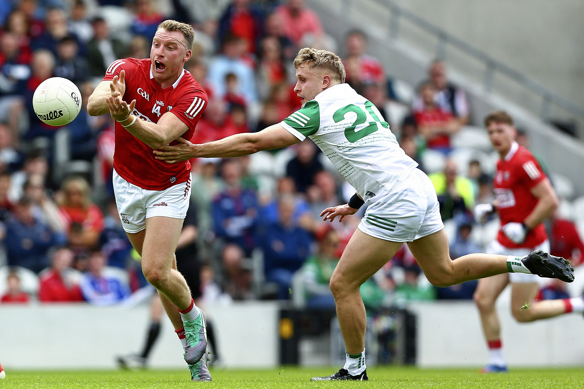 14-man Cork overcome Limerick challenge to book place in All-Ireland quarter-finals