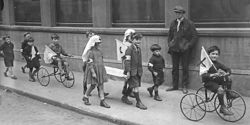 Children at play on the streets of Dublin in 1922, dressed as members of the Red Cross. Picture: Independent News And Media/Getty
                    
