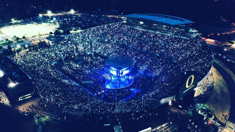 Garth Brooks 'in the round' concert in Oregon 