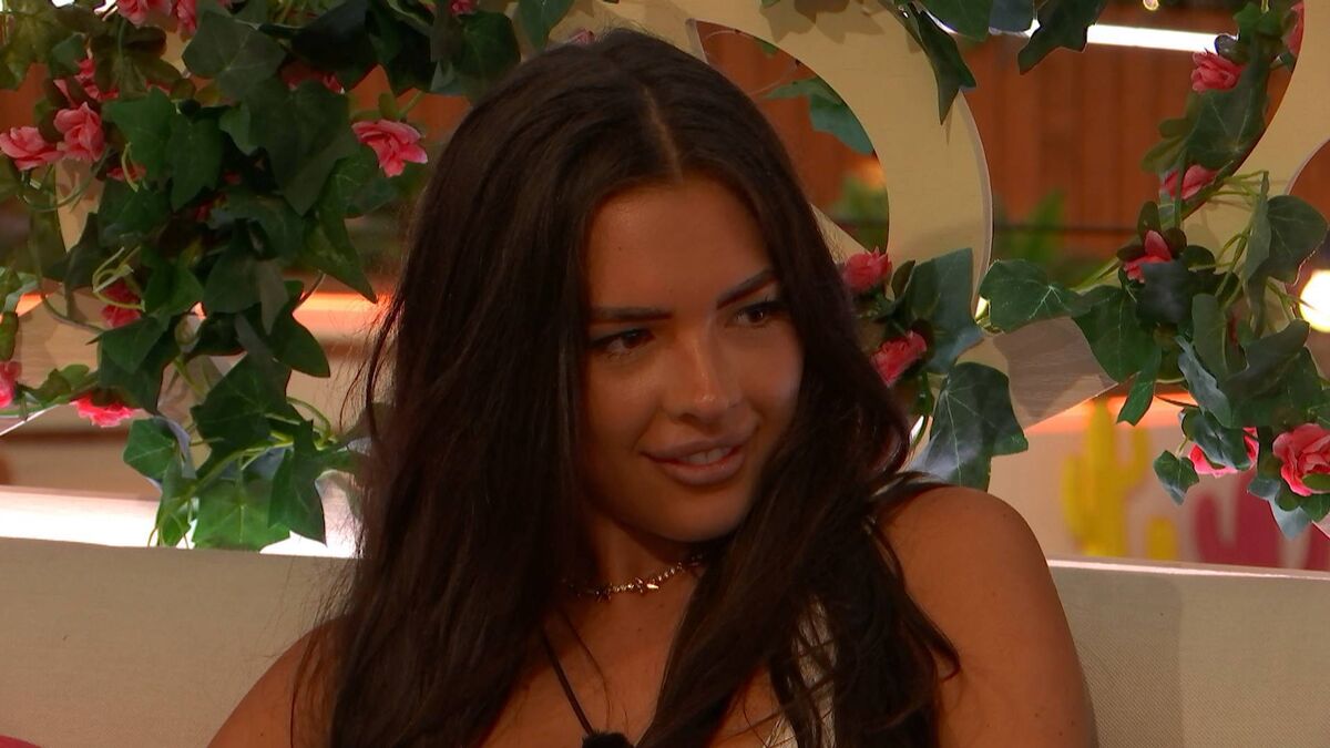  Gemma talking to Luca.