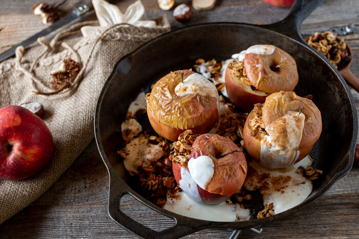 Baked apples with salted caramel crunch