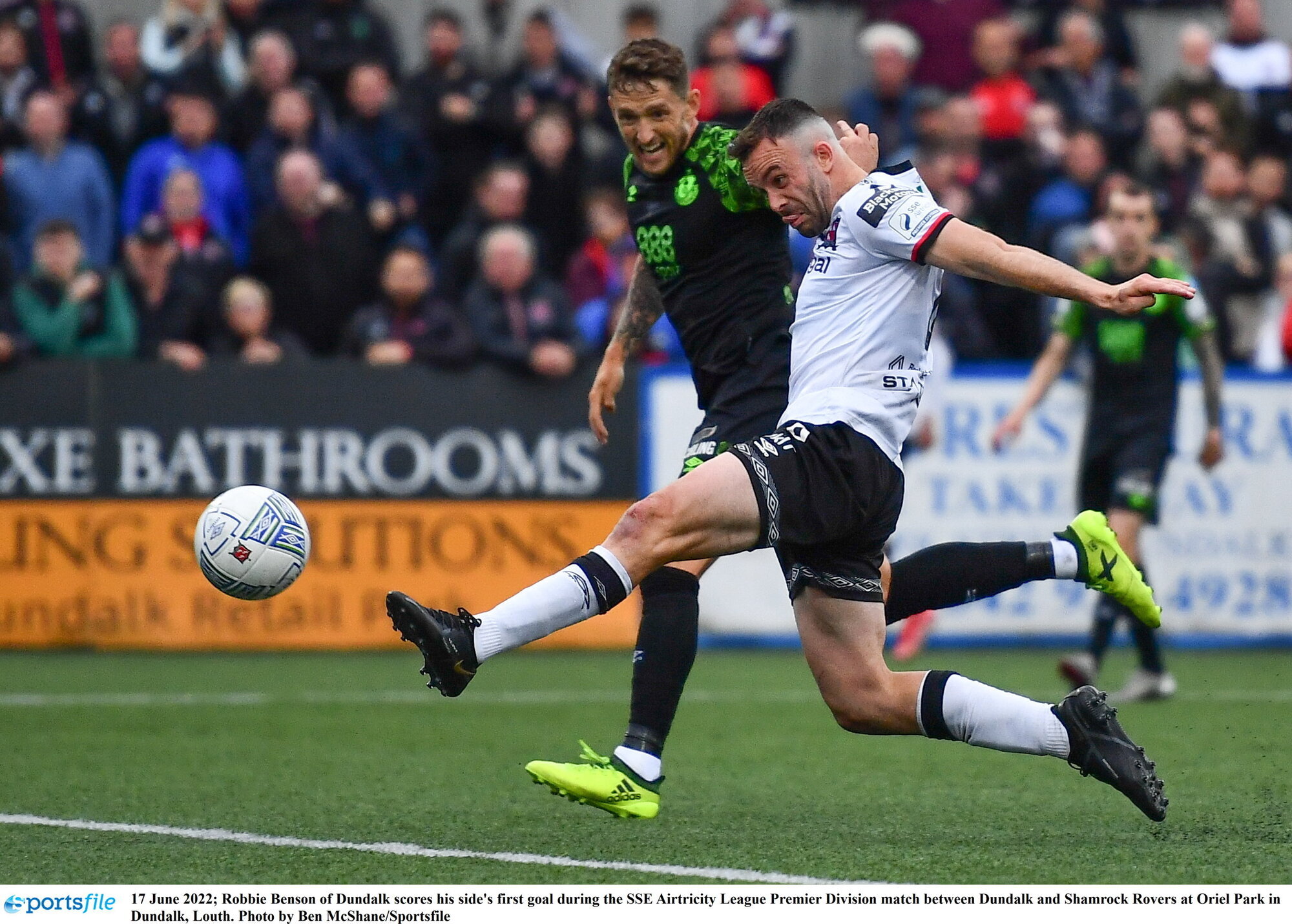 Robbie Benson breathes life into title race with late strike to down Shamrock Rovers