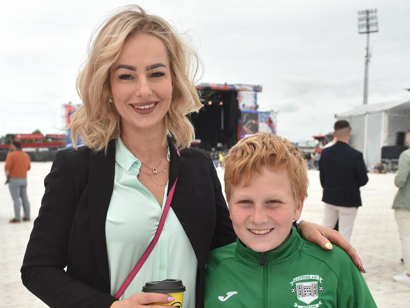  Petra and Alex Kriva from Kanturk at David Gray in Cork.