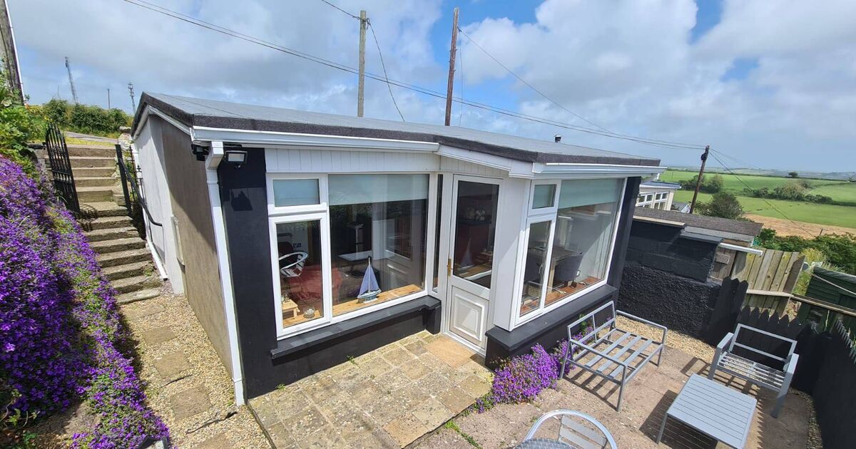 Starter Homes Compact, coastal Cork chalet for €135,000 has plenty of seaside charm
