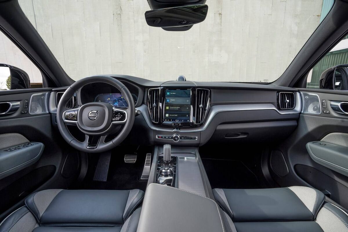 The interior surfaces of the Volvo XC60 T6 Recharge are either leather-covered or with very tasteful plastics, so the whole ambience is very ‘premium’.