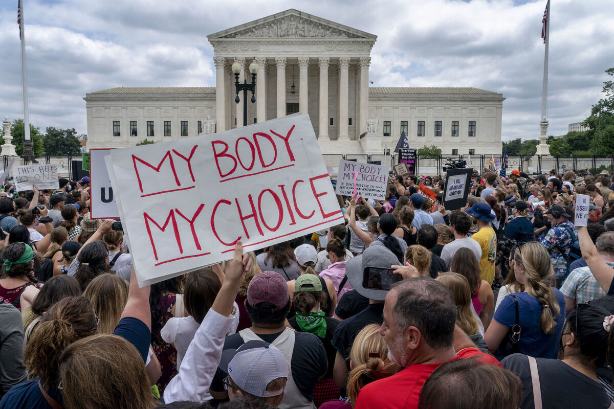 Abortion rights protesters outside the US Supreme Court building this afternoon. Picture: AP Photo/Gemunu Amarasinghe)