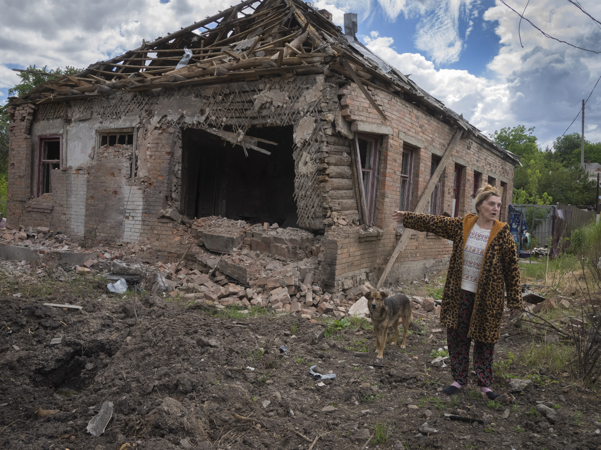 Russia pushes to block second city in eastern Ukraine