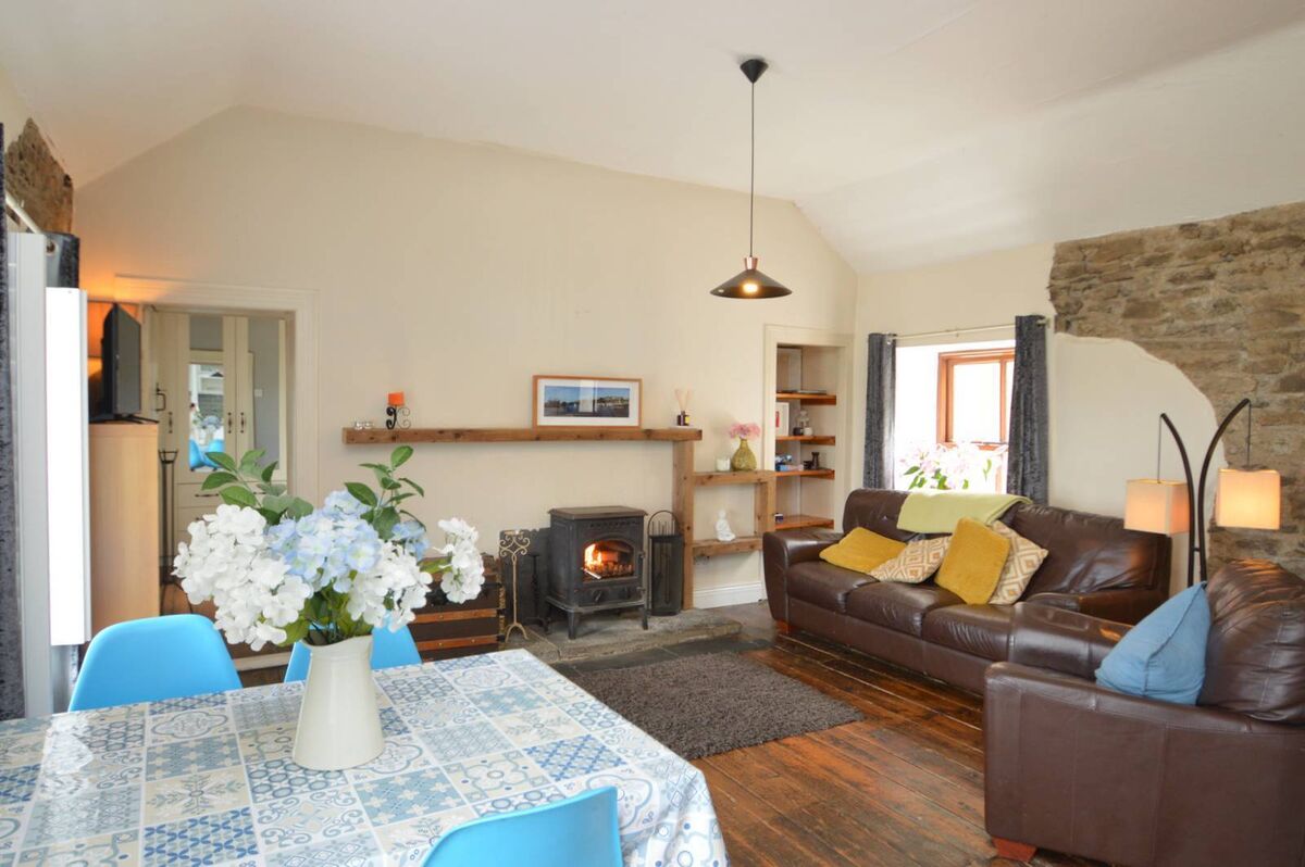 Overhead open-plan accommodation Overhead open-plan accommodation