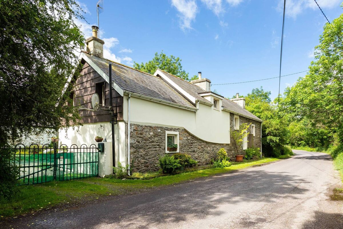 Roadside with Argideen Bridge 100 metres away Roadside with Argideen Bridge 100 metres away