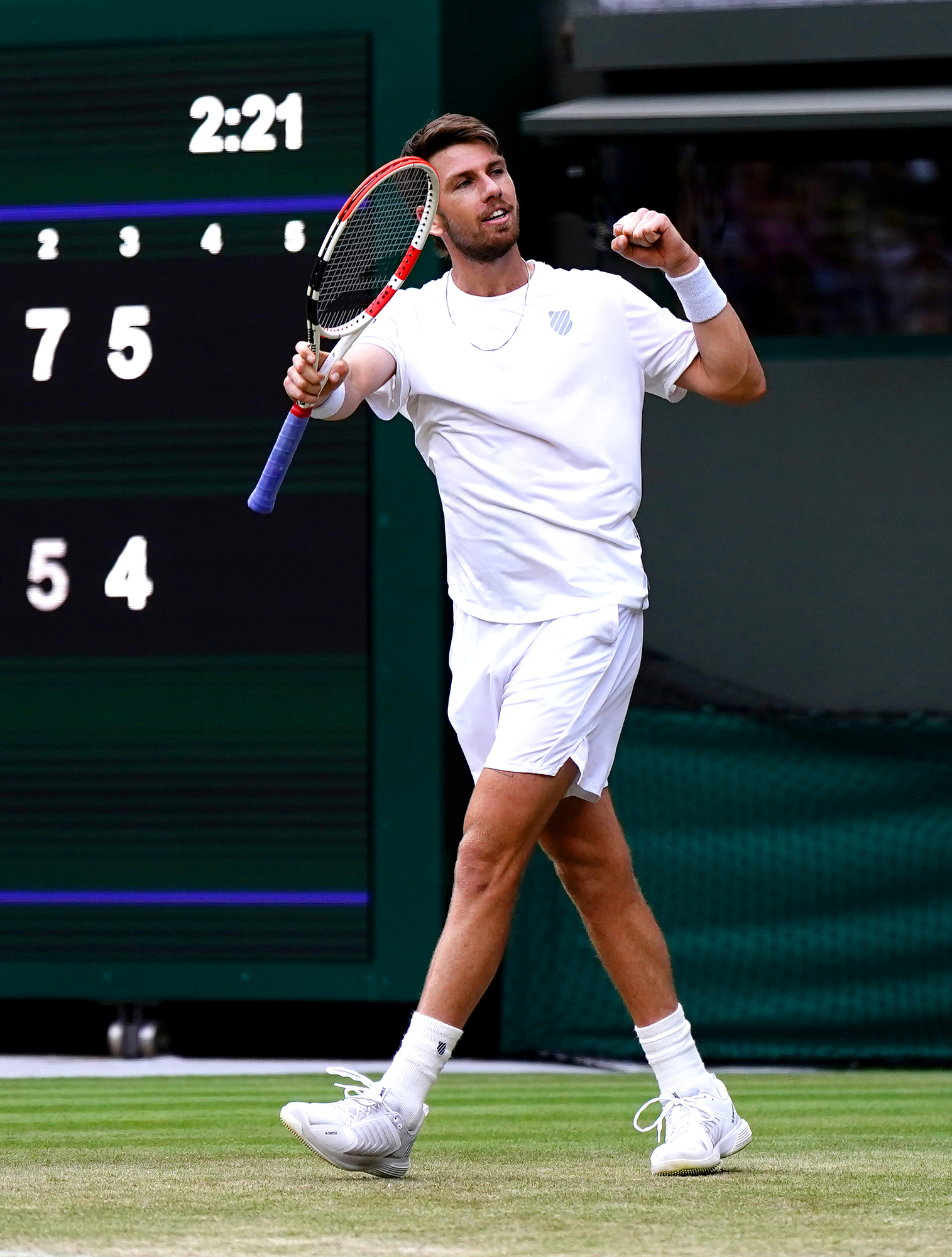 Cameron Norrie reaches first grand slam quarter-final with straight-sets win