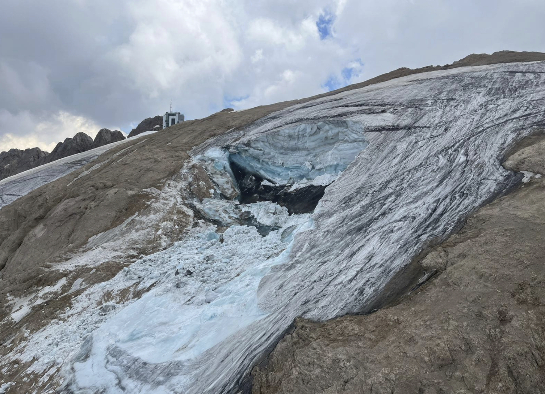 Storms hamper search for missing following glacier avalanche in Italy