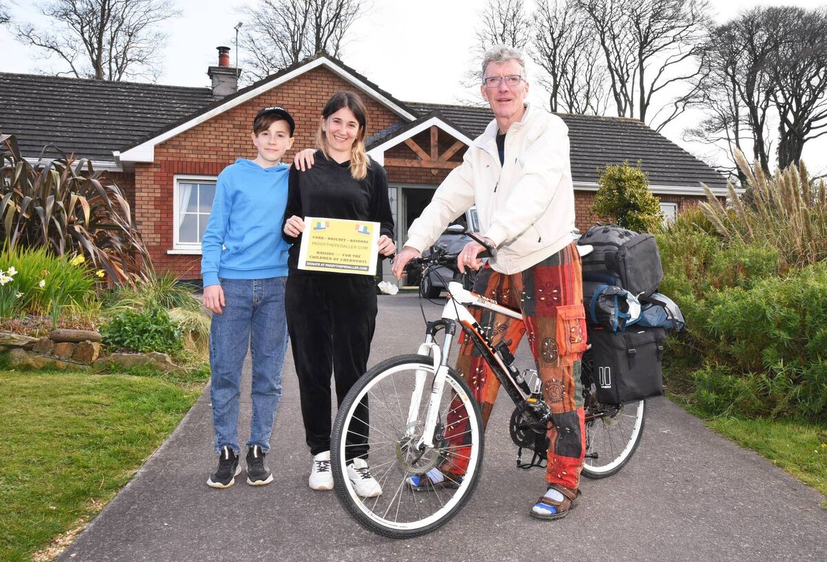 PĂĄdraig Healy, Crosshaven, with Olina & Lev, from Odessa, Ukraine, who are living with PĂĄdraig & his wife Hilary, before he sets off on his 1,200 km cycle from Cork to Bayonne, raising money for the Children of Chernobyl, 30th March 2022. Photo SiobhĂĄn Russell PĂĄdraig Healy, Crosshaven, with Olina & Lev, from Odessa, Ukraine, who are living with PĂĄdraig & his wife Hilary, before he sets off on his 1,200 km cycle from Cork to Bayonne, raising money for the Children of Chernobyl, 30th March 2022. Photo SiobhĂĄn Russell