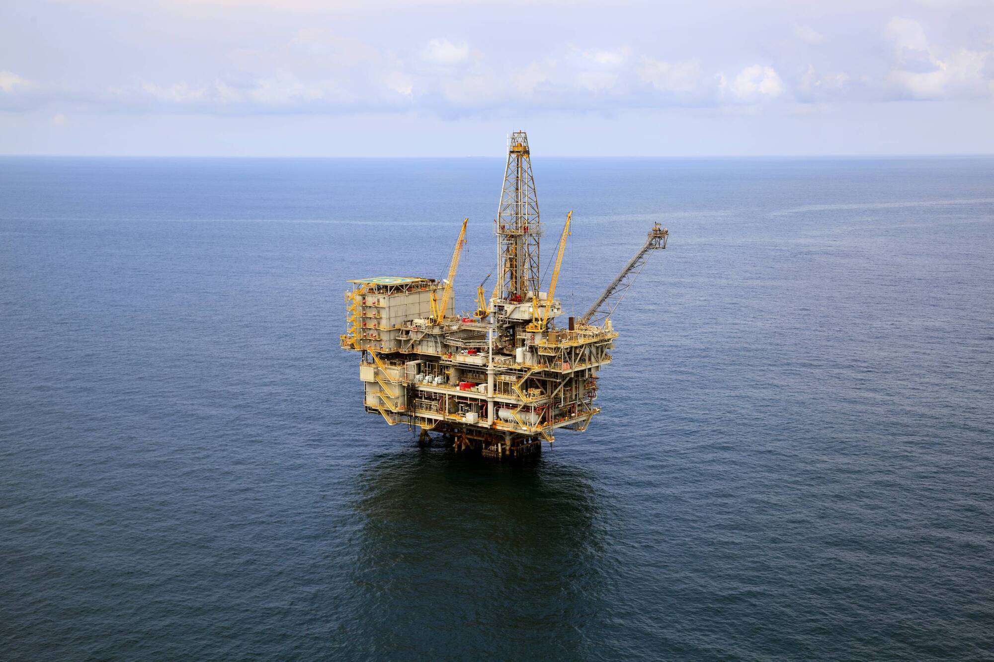 Norwegian oil and gas workers start strike, cutting output