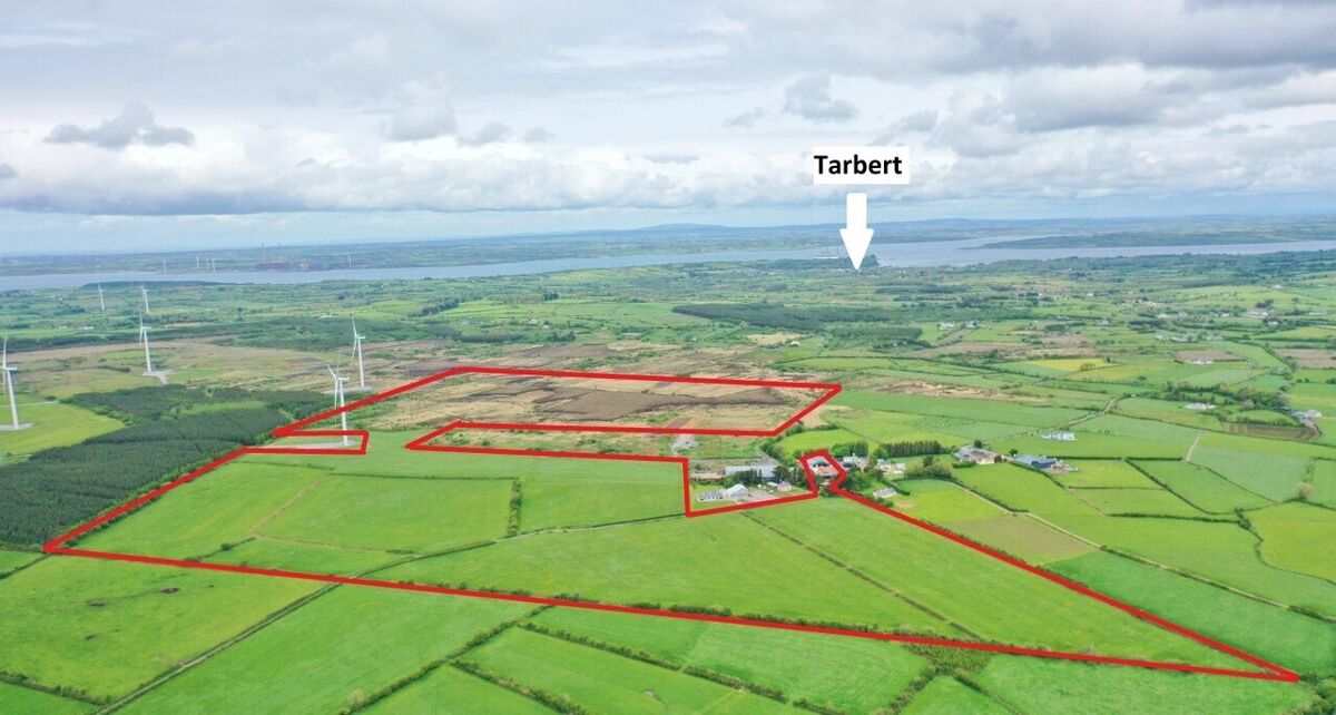 Farm is located 5km southeast of the village of Ballylongford. Tarbert is 6km to the north and Listowel is 12km to the south. Farm is located 5km southeast of the village of Ballylongford. Tarbert is 6km to the north and Listowel is 12km to the south.