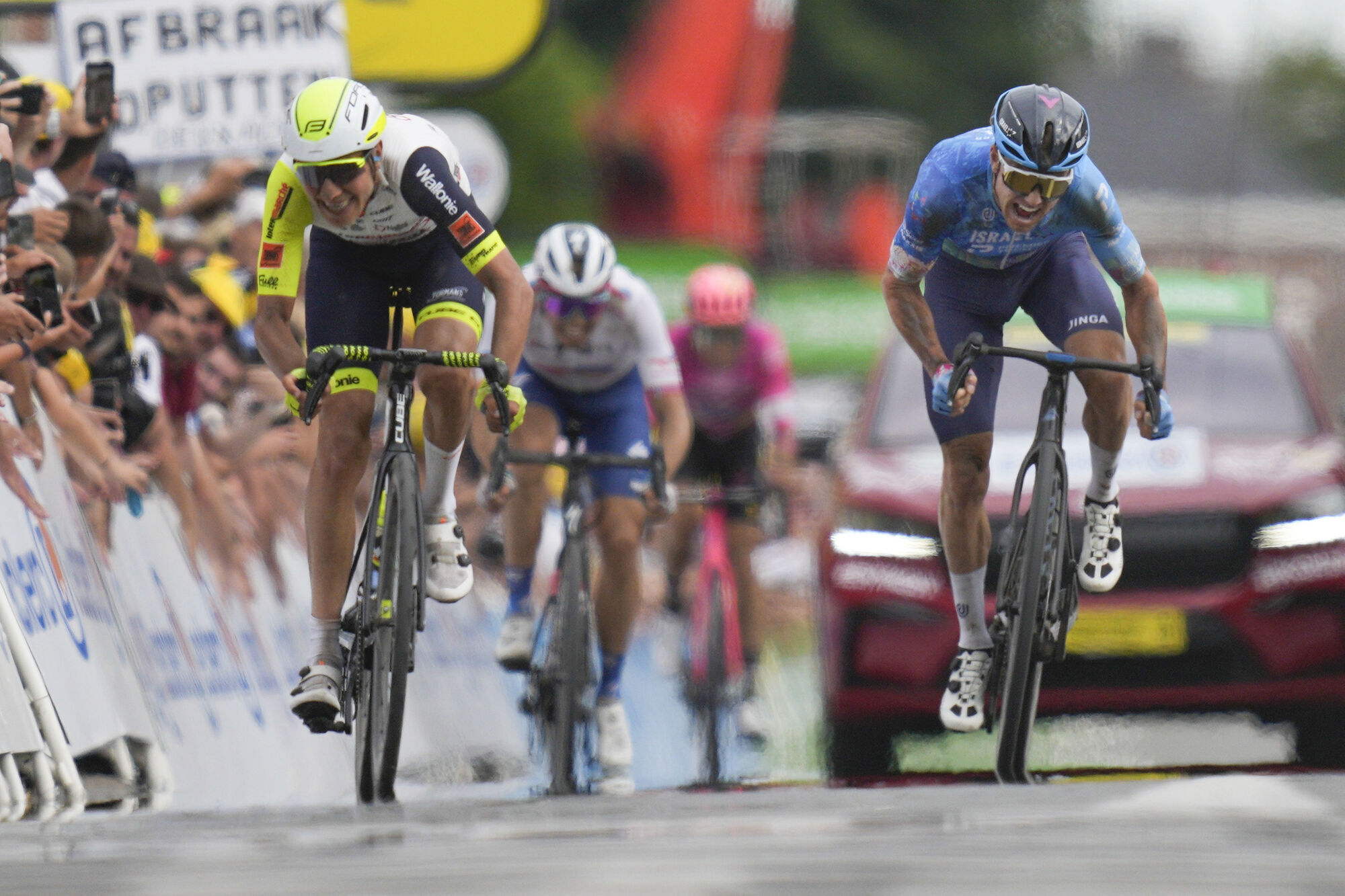 Simon Clarke wins stage five as Tadej Pogacar throws down gauntlet