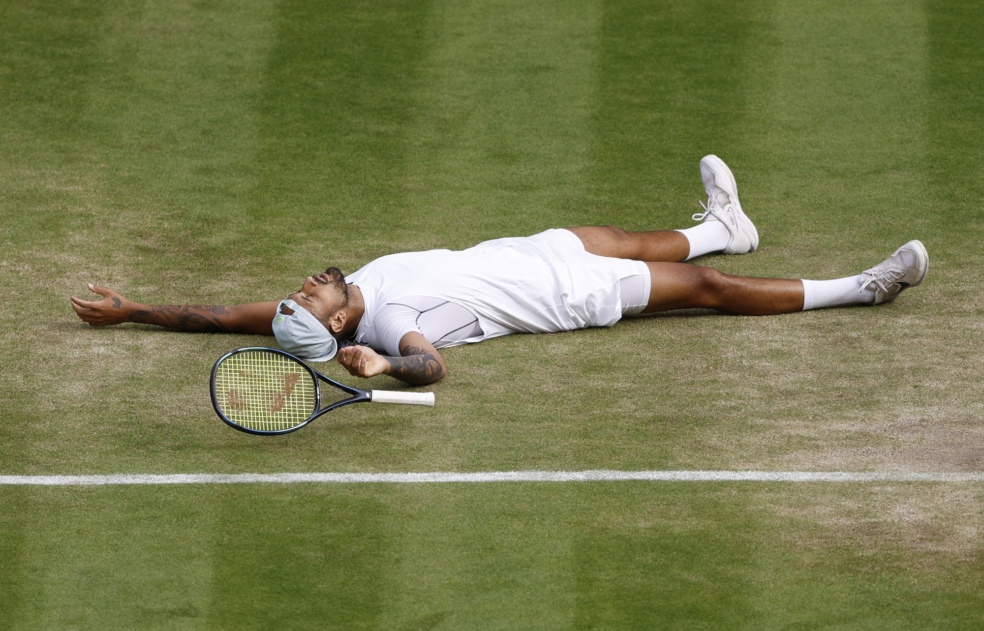 Nick Kyrgios powers into Wimbledon semi-finals with straight-sets win