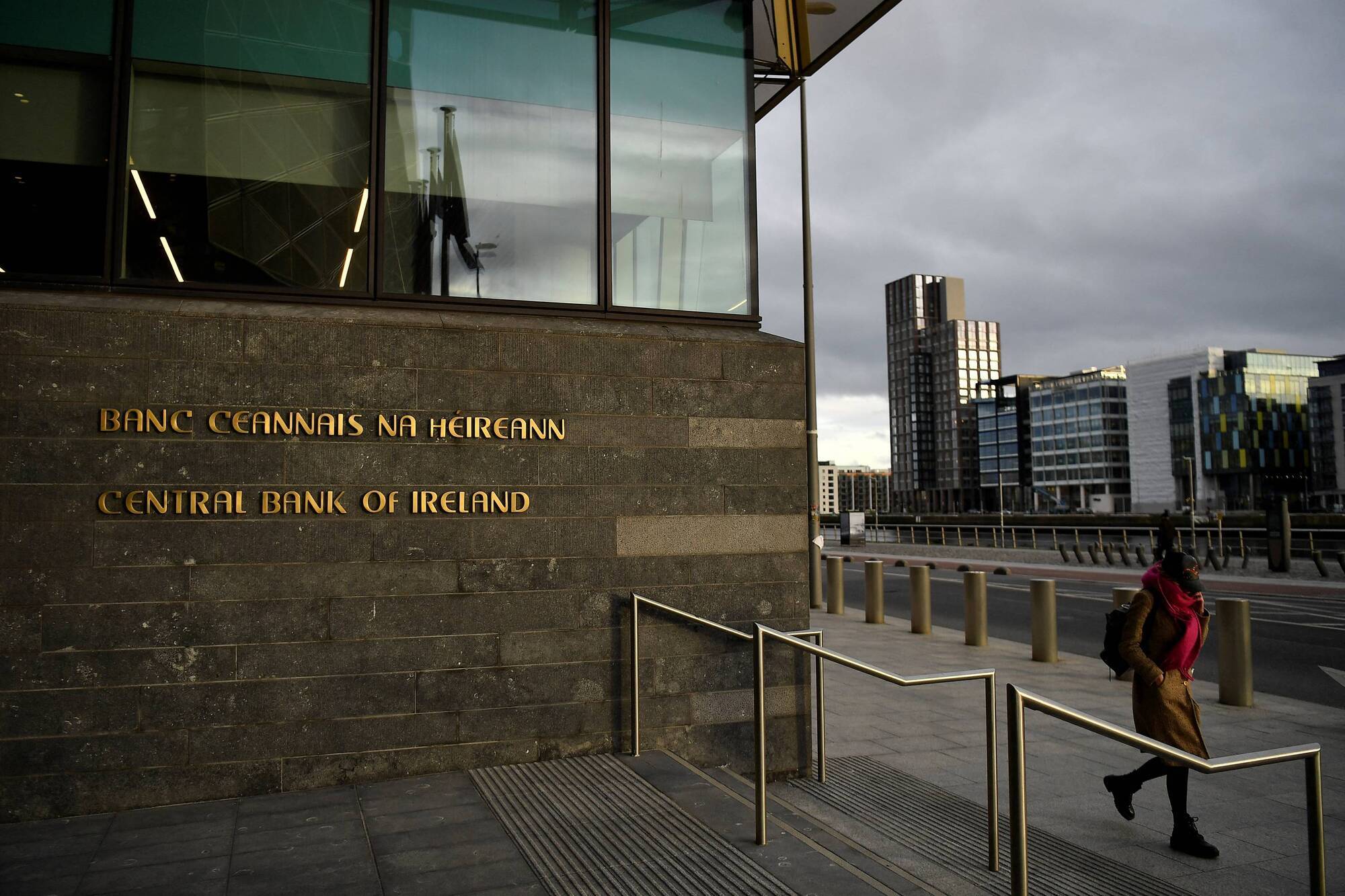 Living standards face huge hit this year but no major  economic crisis on cards, says Central Bank