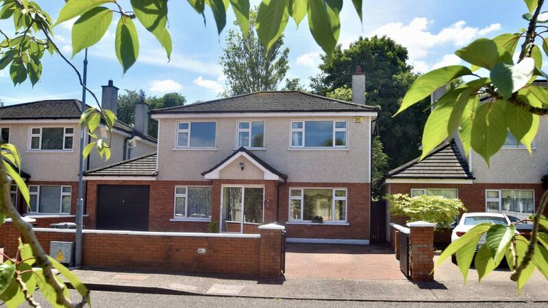 Good things come in threes: A choice of 3 detached trade-up family homes