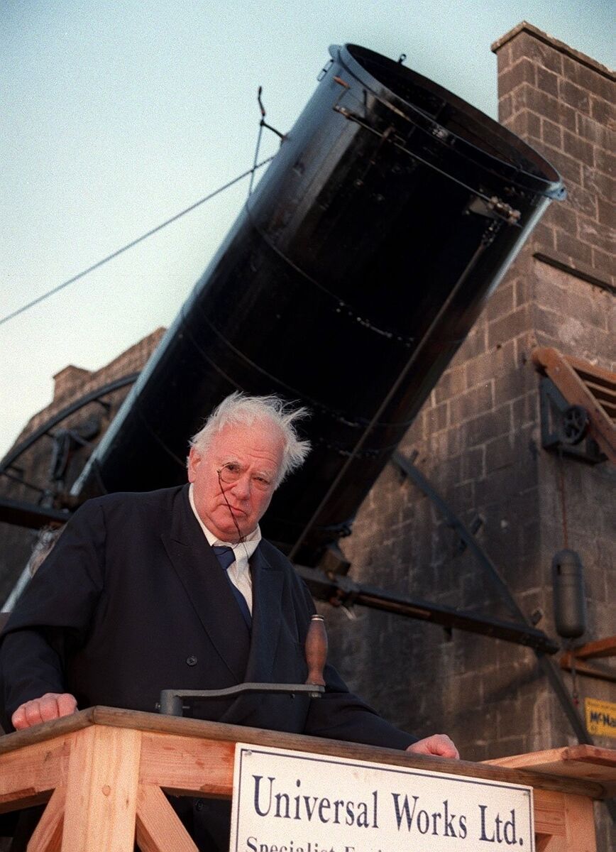 Astronomer Sir Patrick Moore at the great telescope in Birr Castle Demesne when it was handed over to the Birr Scientific and Heritage Foundation. “The Leviathan of Parsonstown” was the largest telescope in the world for more than 70 years. Photo: Press 22