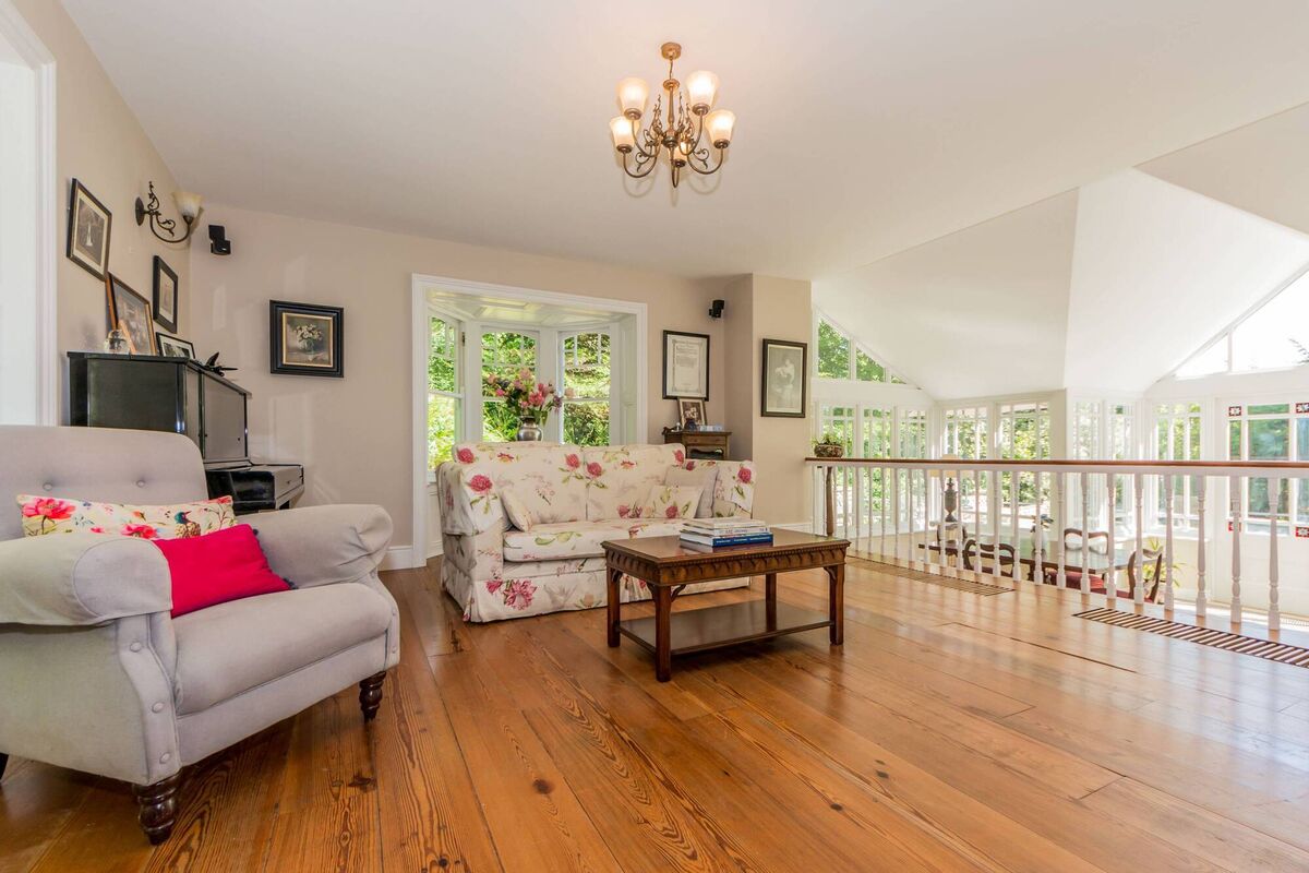 Main, split level reception and dining area Main, split level reception and dining area