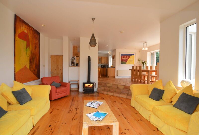 Split level living, dining, next to kitchen Split level living, dining, next to kitchen