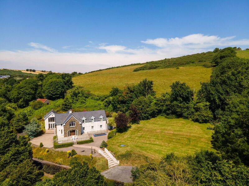 Crisp white render meets Kerry sandstone at Ballyrussell on 0.9 acre gardens. Note lofted annexe to the rear Crisp white render meets Kerry sandstone at Ballyrussell on 0.9 acre gardens. Note lofted annexe to the rear