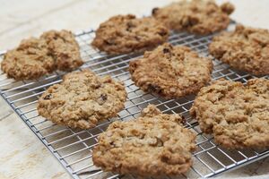 Porridge and date cookies
