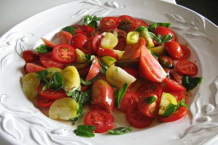 Heirloom tomato salad with basil, olive oil and honey
