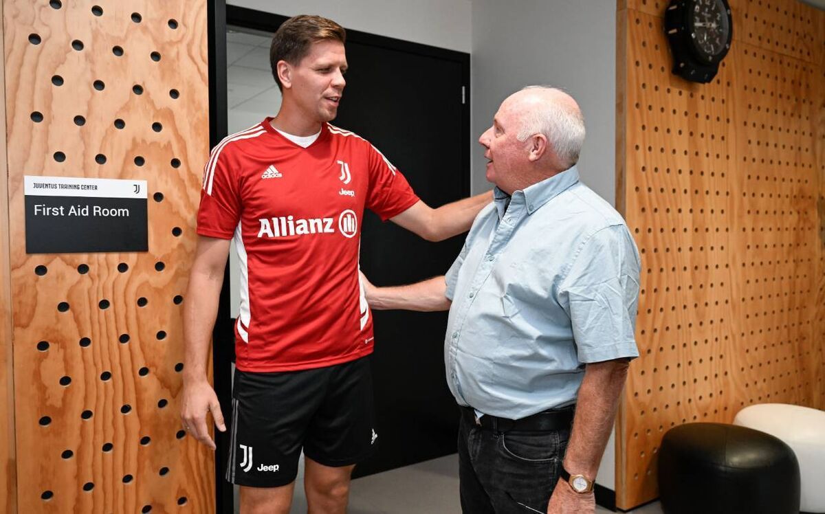 OLD PALS: Liam Brady and Juventus 'keeper Wojciech Szczesny. Pic: Juventus/Twitter