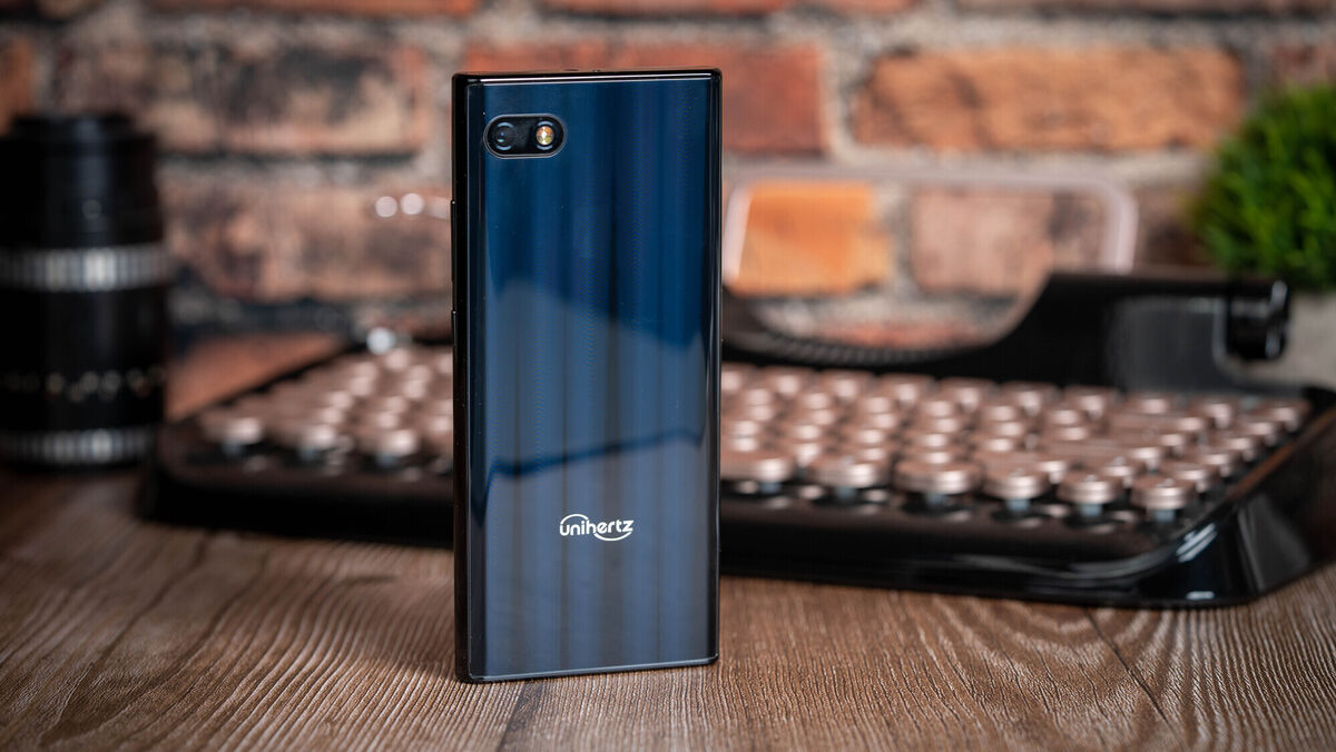 Unihertz Titan Slim feels comfortable to hold. Picture: Noel Campion