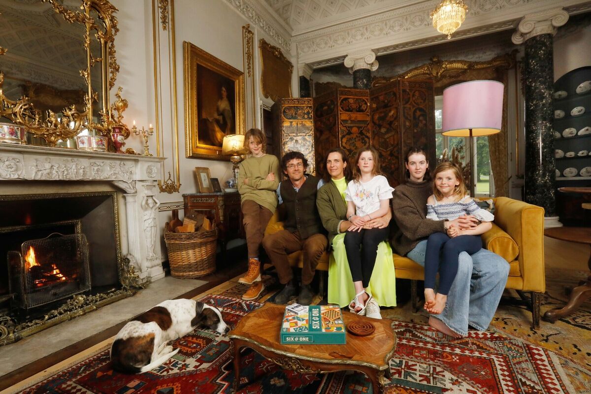 The Brabazon family in Killruddery House, County Wicklow. Left to Right. Son Aldus (12yrs), Lord Ardee (Anthony), Lady Ardee (Fionnuala), daughters Aileen (8yrs on lap), Norah (15yrs), and Evelyn (6 yrs on lap). Photo: Leon Farrell/RollingNews.ie The Brabazon family in Killruddery House, County Wicklow. Left to Right. Son Aldus (12yrs), Lord Ardee (Anthony), Lady Ardee (Fionnuala), daughters Aileen (8yrs on lap), Norah (15yrs), and Evelyn (6 yrs on lap). Photo: Leon Farrell/RollingNews.ie