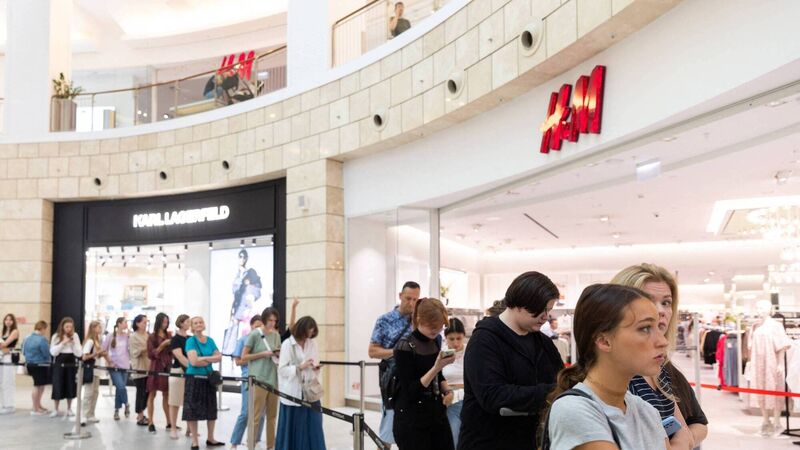 Massive queues in Moscow as shoppers take last chance to shop at H&M