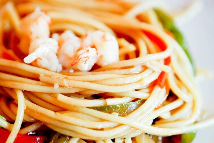 Spaghetti with Shrimps, Red Pepper and Flat Parsley