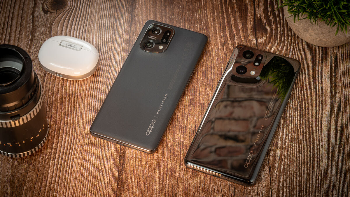 Oppo Find X5 beside the Oppo Find X5 Pro. Picture: Noel Campion.