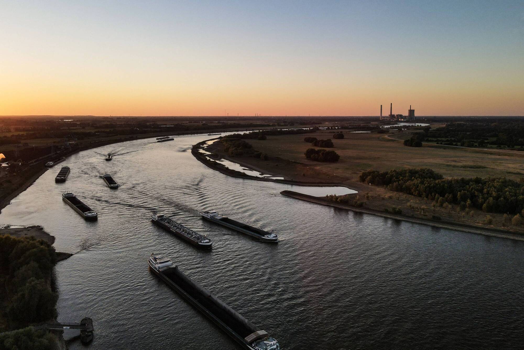 Rhine water levels fall causing fears of shipping disruption 