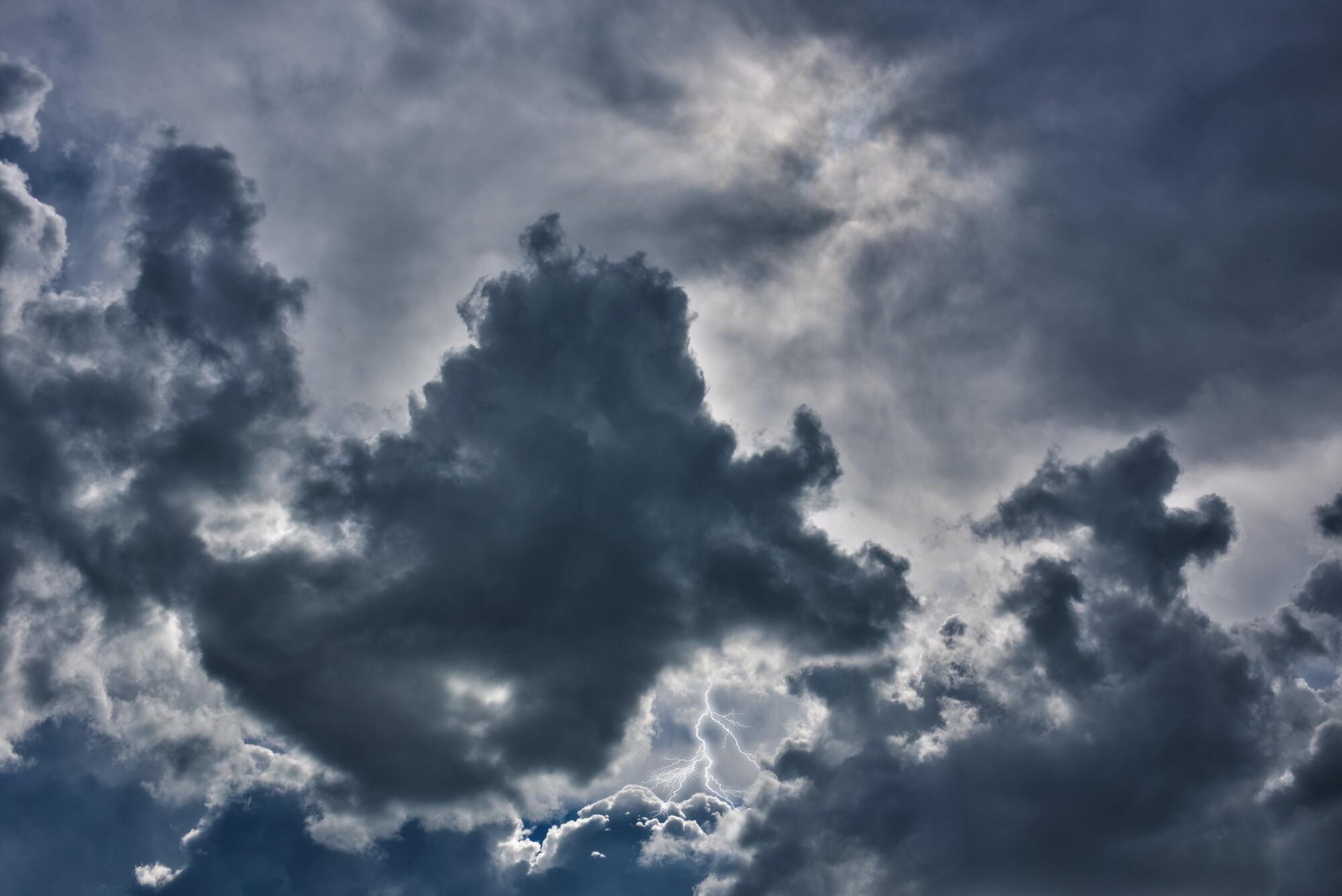 Thunderstorms causing a bang as orange warning remains in effect