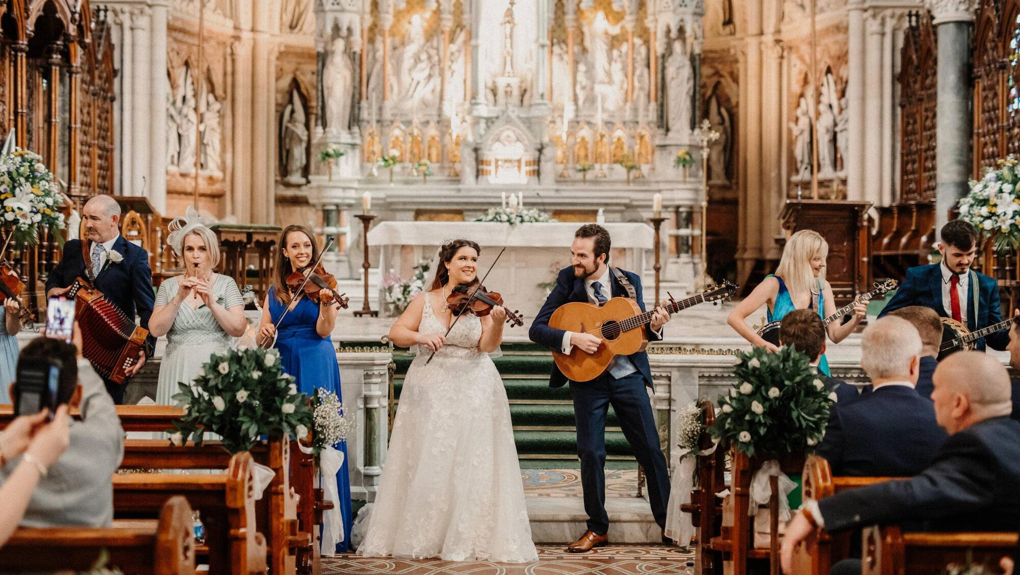 Abby Ní Loingsigh and and Stephen O'Dea during their 'seisiún'. Pictures: Eamon @ photographic.ie