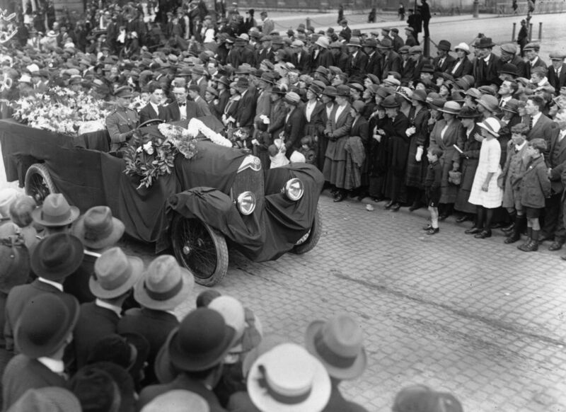 Scarcely a sound was heard and awesome stillness settled on the wonderful crowd of mourners. Photo: Walshe/Topical Press Agency/Getty Images Scarcely a sound was heard and awesome stillness settled on the wonderful crowd of mourners. Photo: Walshe/Topical Press Agency/Getty Images