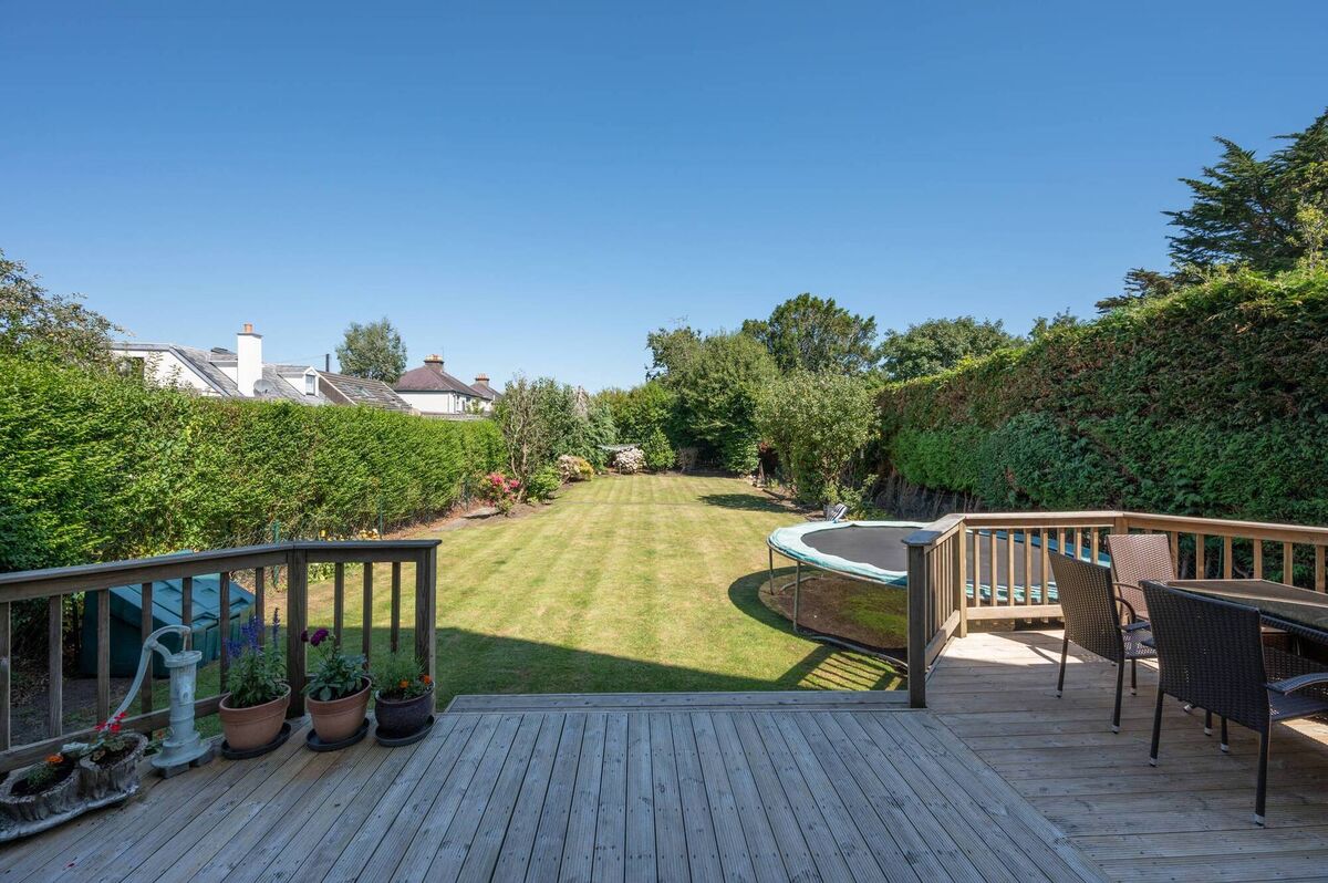 Big back garden with 2021-installed deck Big back garden with 2021-installed deck
