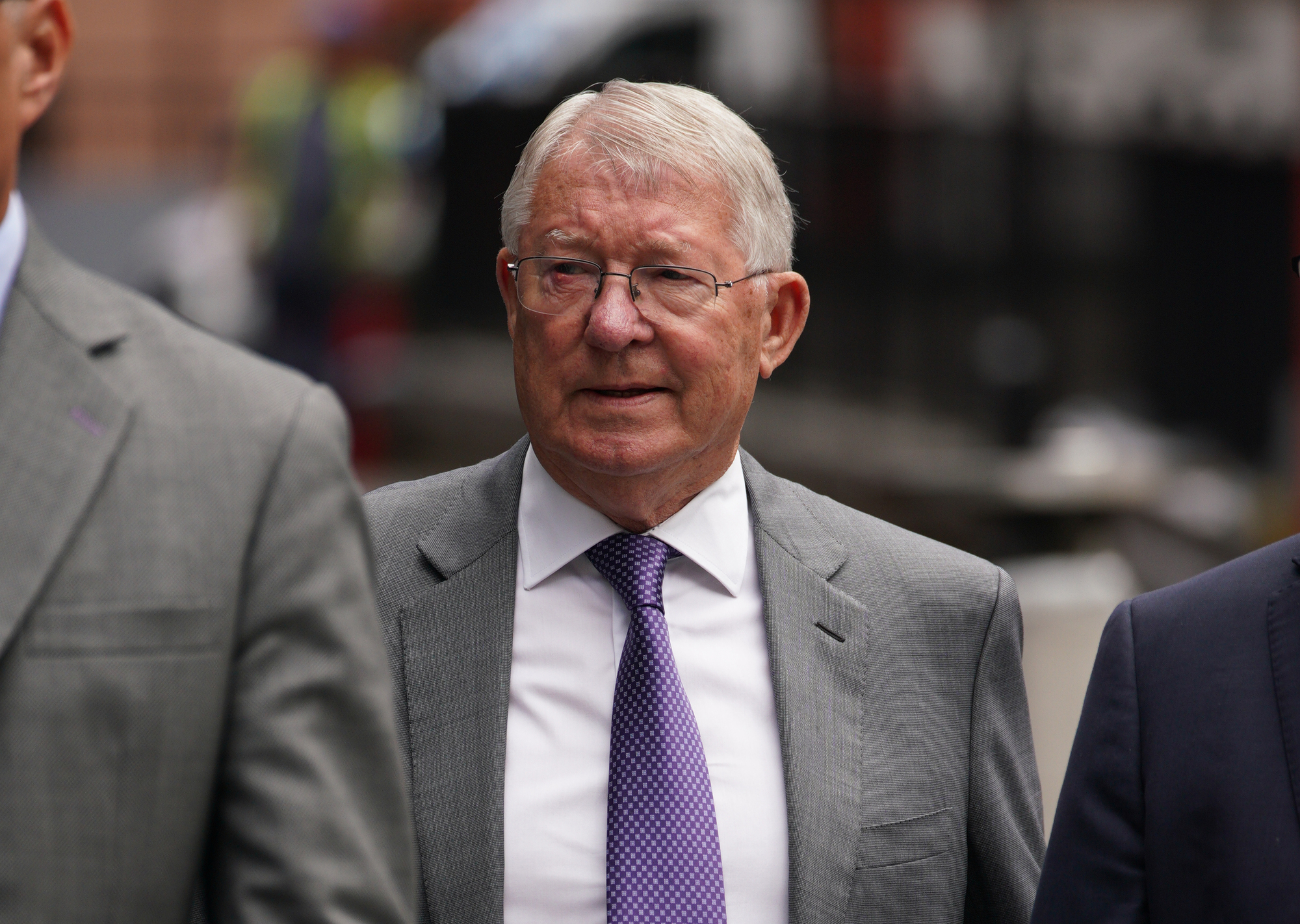 Manchester United’s Alex Ferguson in court to defend Ryan Giggs