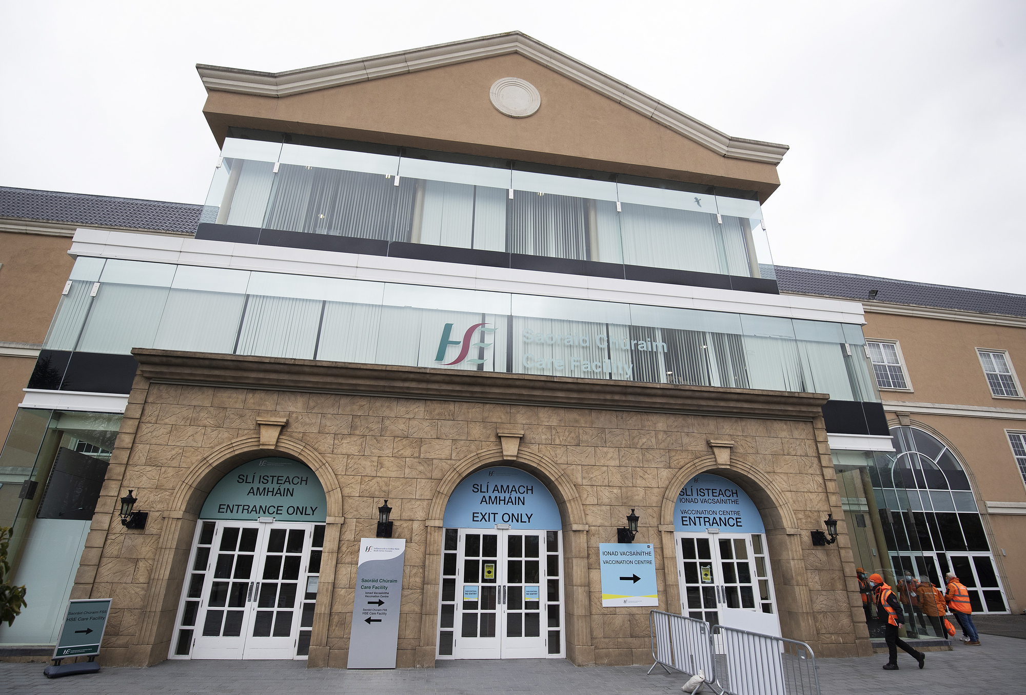Refugees sleeping on chairs with no blankets at Citywest site in Dublin, campaigners claim