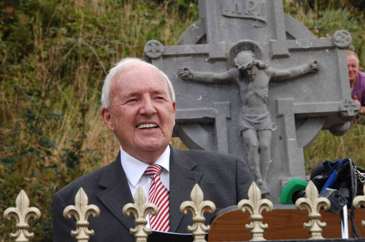 RTE Sports Broadcaster Bill O'Herlihy giving the oration at the annual Michael Collins commemorations in Beal na Bláth. Picture: Provision.